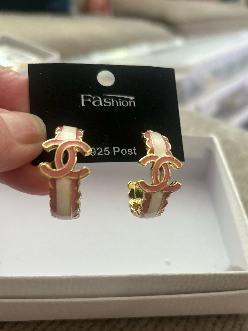 Elegance Pink & Gold Interlocking Hoop Post Earrings, New - Picture 4 of 7